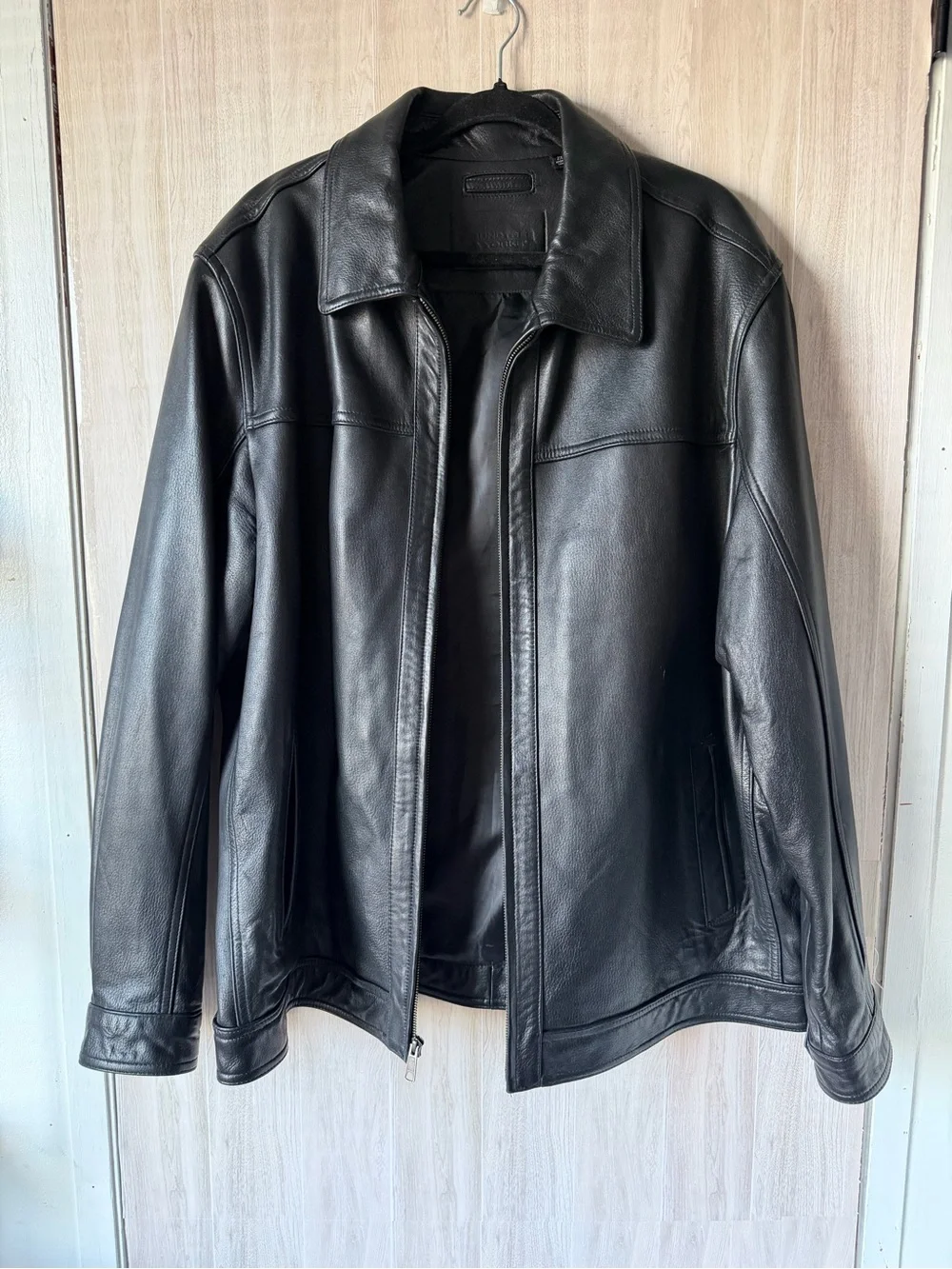 Roundtree & Yorke Black Leather Bomber Jacket